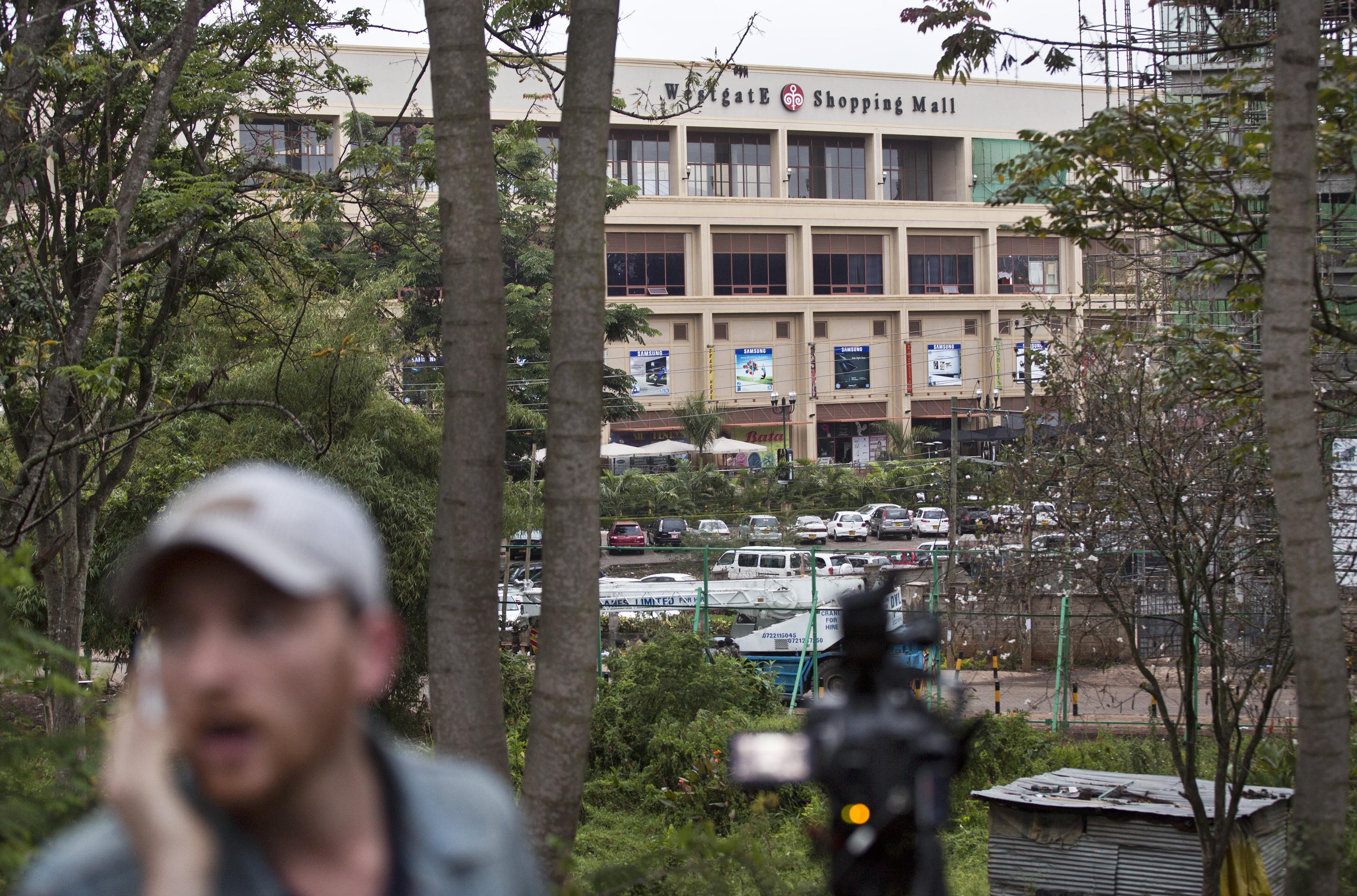 Οι κενυάτες «χτενίζουν» το εμπορικό κέντρο για την εξουδετέρωση των τρομοκρατών